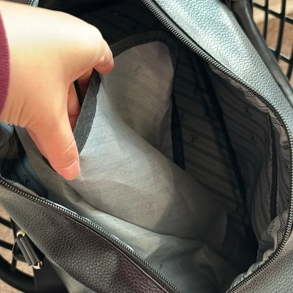 Talmont Duffle leather Bag with Shoe Compartment - Picture 14 of 15